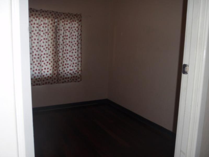 10 Warwick Place, Girrawheen WA 6064