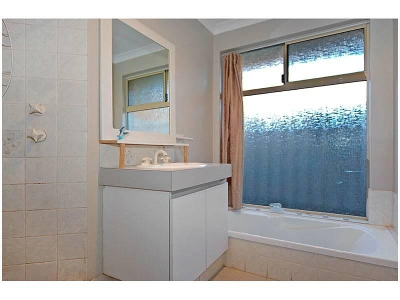 11 Emblem Loop, Alexander Heights WA 6064