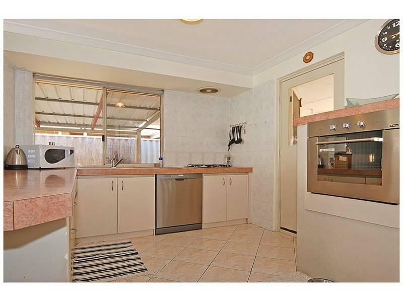 24 Cleveland Court, Marangaroo WA 6064