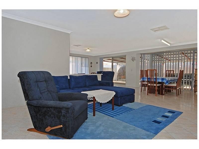 24 Cleveland Court, Marangaroo WA 6064