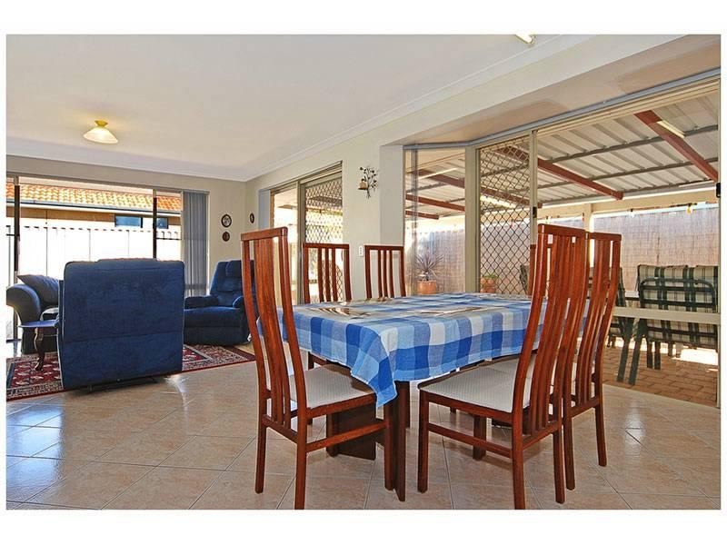 24 Cleveland Court, Marangaroo WA 6064