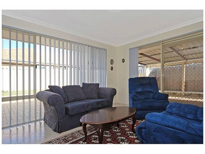 24 Cleveland Court, Marangaroo WA 6064