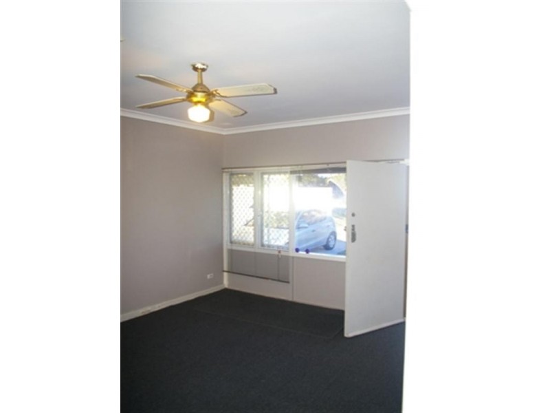 13 Greville Way, Girrawheen WA 6064