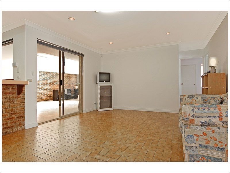 76 Giralt Road, Marangaroo WA 6064