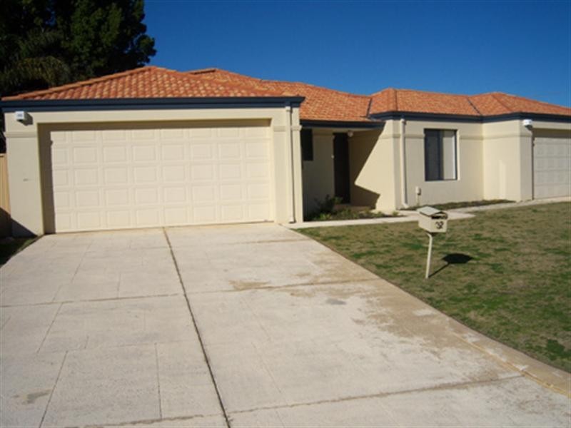 32 Gibb Crescent, Westminster WA 6061