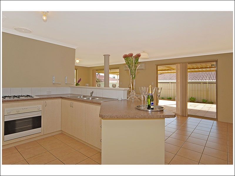 4 Yale Place, Marangaroo WA 6064