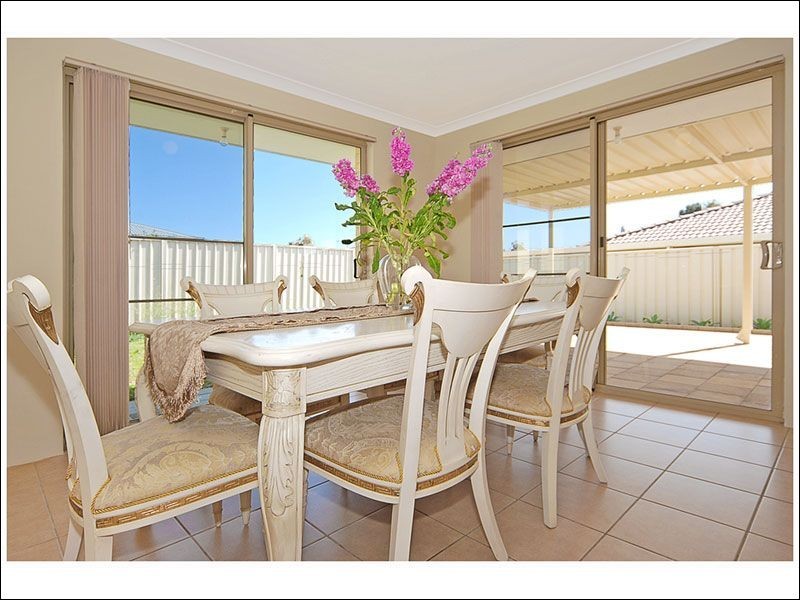 4 Yale Place, Marangaroo WA 6064