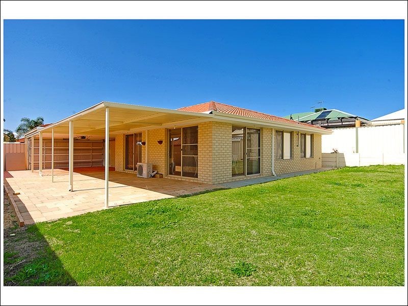 4 Yale Place, Marangaroo WA 6064