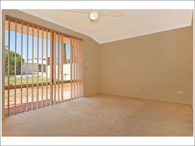 4 Yale Place, Marangaroo WA 6064