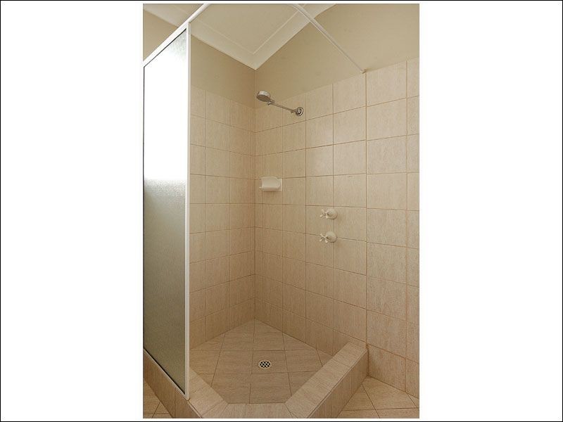 4 Yale Place, Marangaroo WA 6064