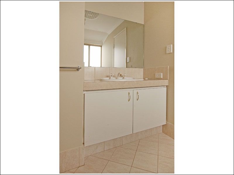 4 Yale Place, Marangaroo WA 6064