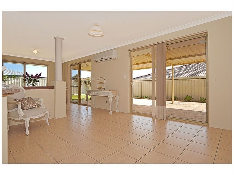 4 Yale Place, Marangaroo WA 6064