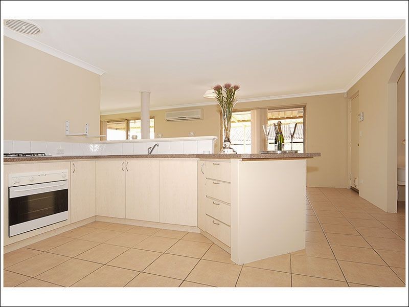 4 Yale Place, Marangaroo WA 6064