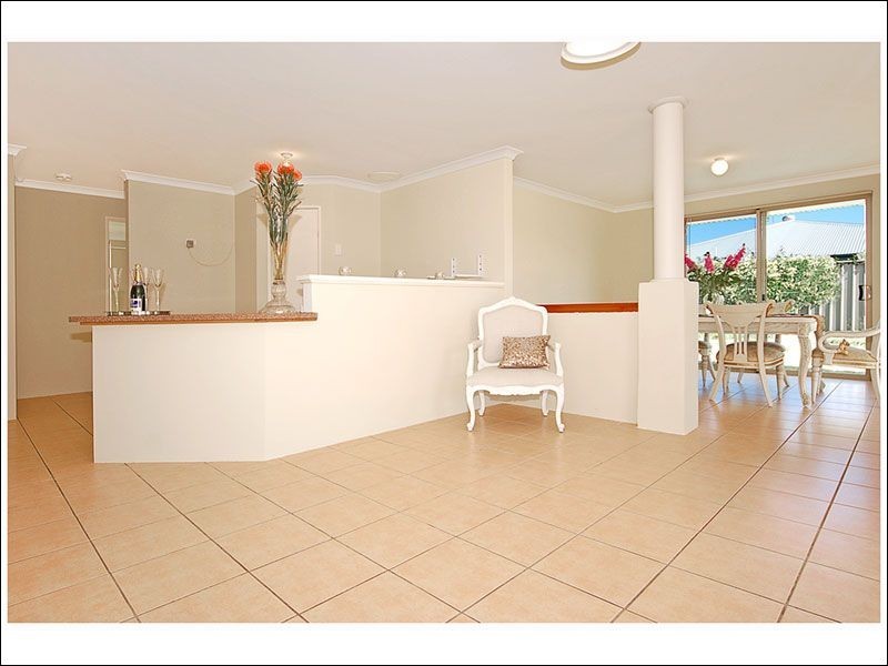 4 Yale Place, Marangaroo WA 6064