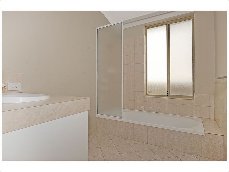 4 Yale Place, Marangaroo WA 6064