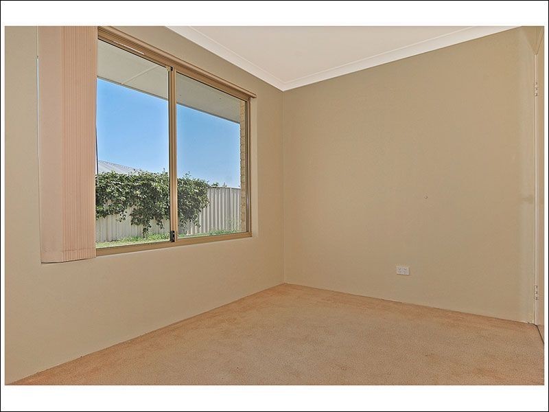 4 Yale Place, Marangaroo WA 6064