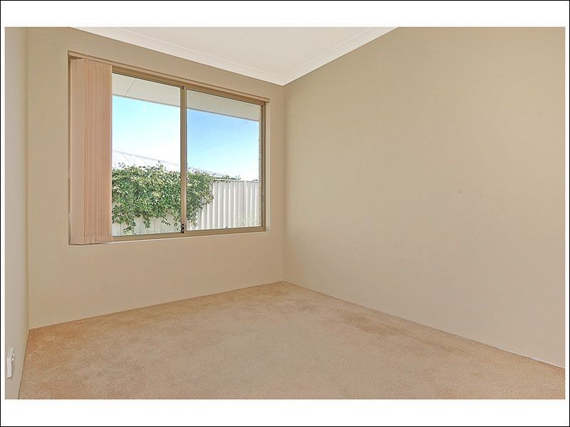 4 Yale Place, Marangaroo WA 6064