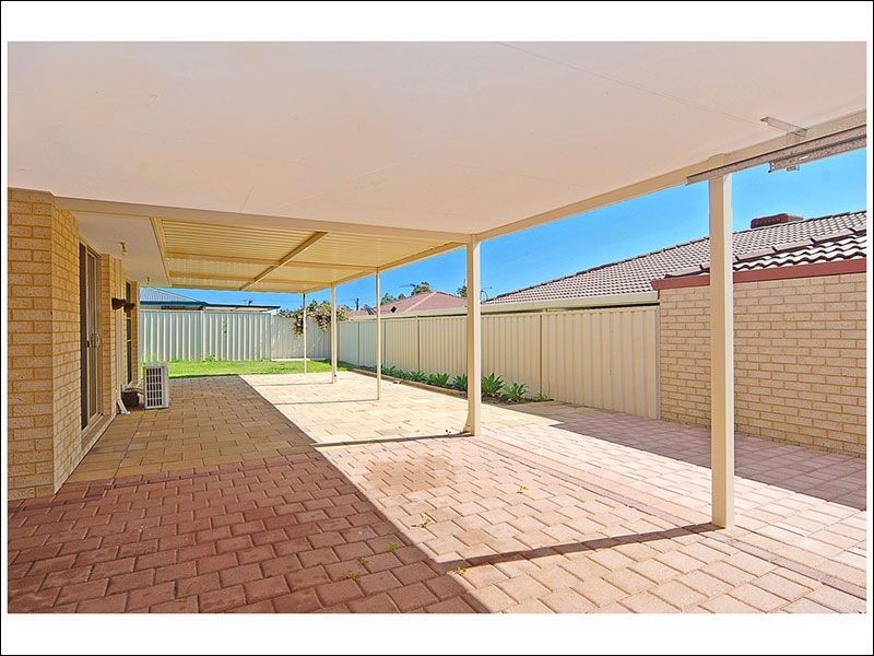 4 Yale Place, Marangaroo WA 6064