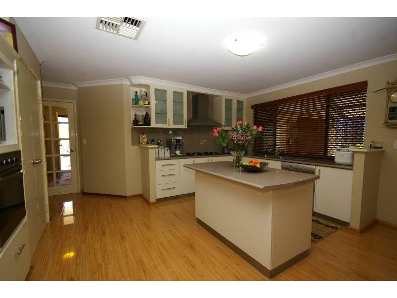 10 Laura Rise, Marangaroo WA 6064