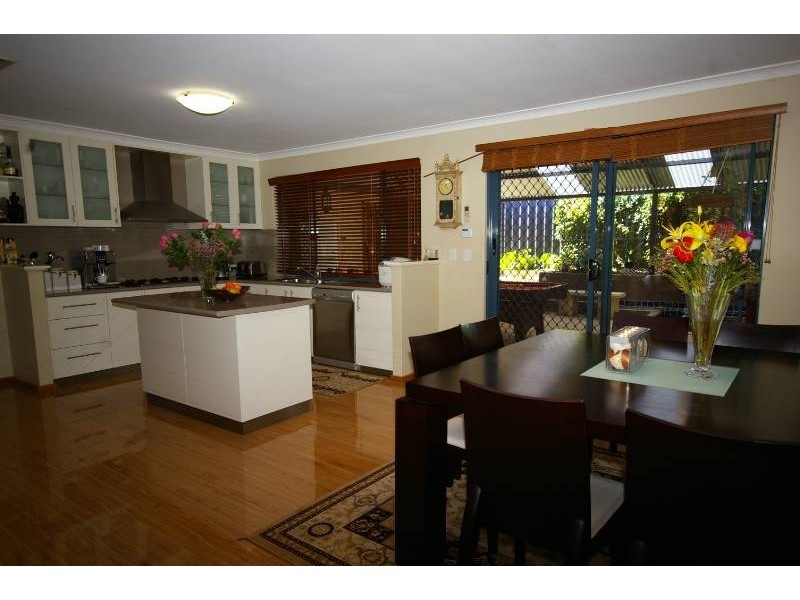 10 Laura Rise, Marangaroo WA 6064