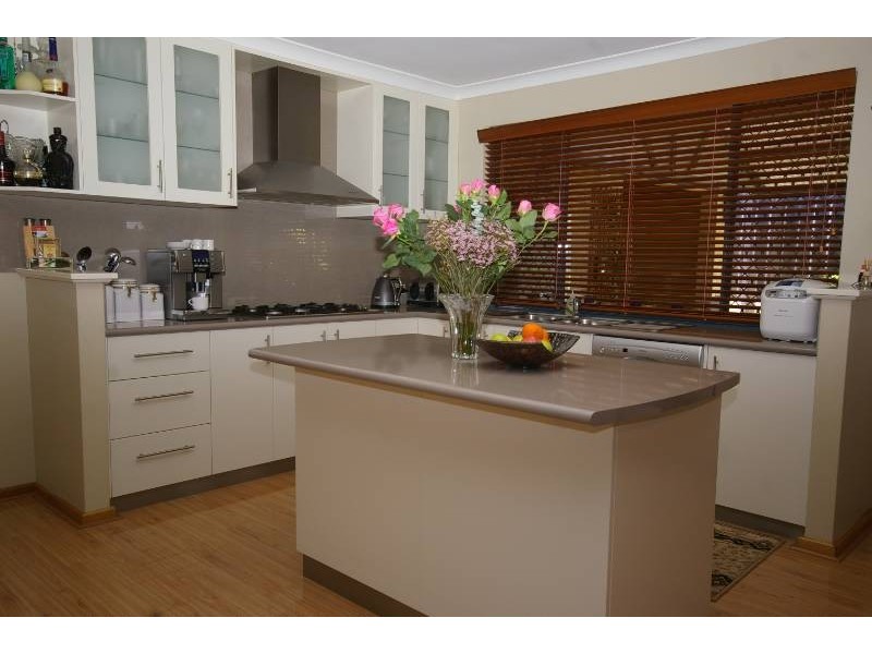 10 Laura Rise, Marangaroo WA 6064