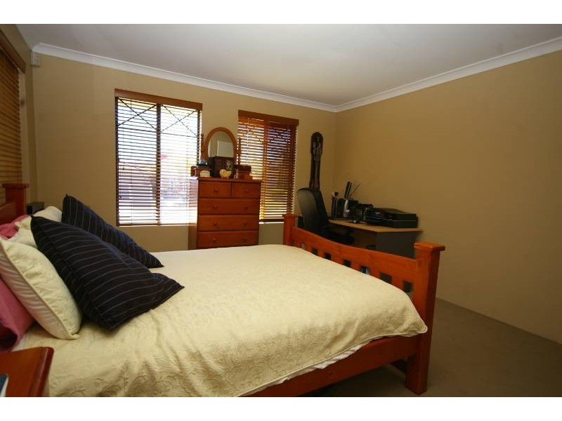 10 Laura Rise, Marangaroo WA 6064