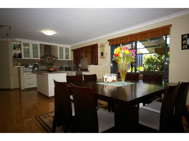 10 Laura Rise, Marangaroo WA 6064