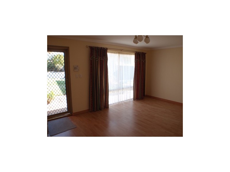 11 Augustus Way, Marangaroo WA 6064