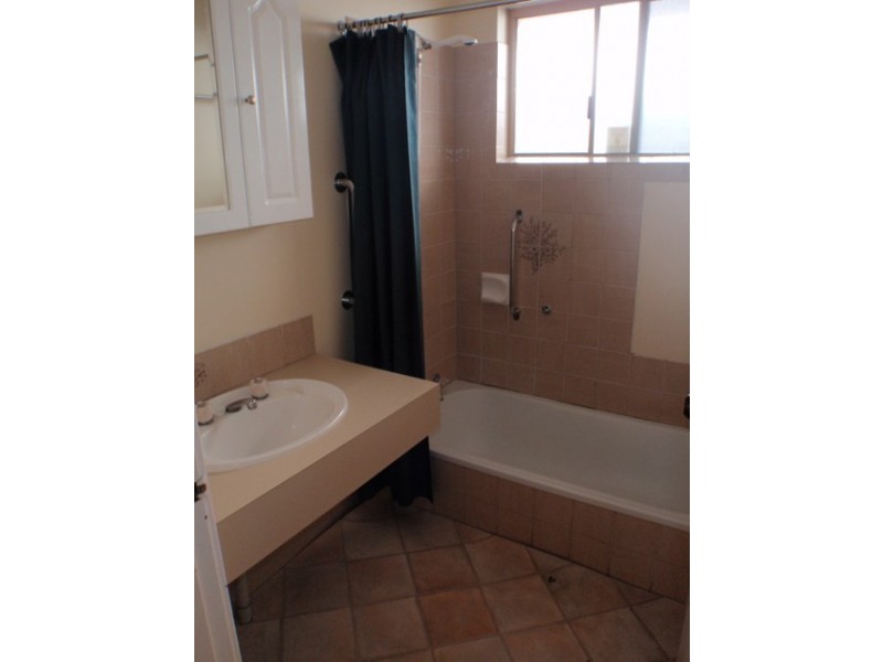 11 Augustus Way, Marangaroo WA 6064