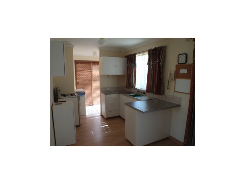 11 Augustus Way, Marangaroo WA 6064