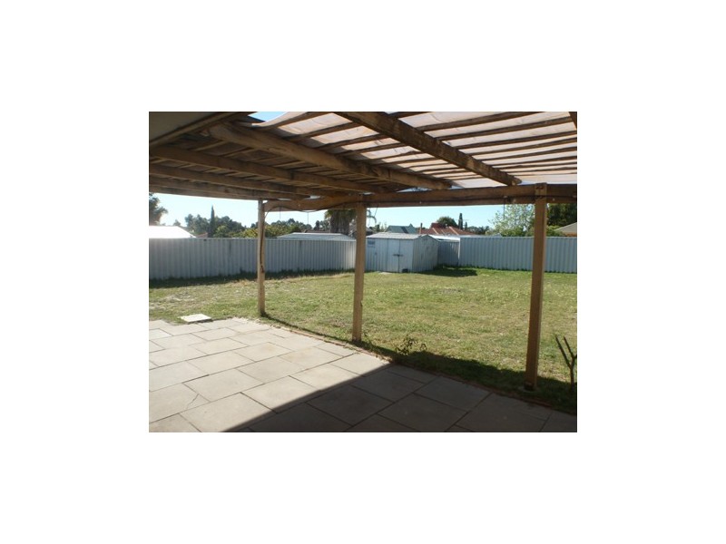 11 Augustus Way, Marangaroo WA 6064