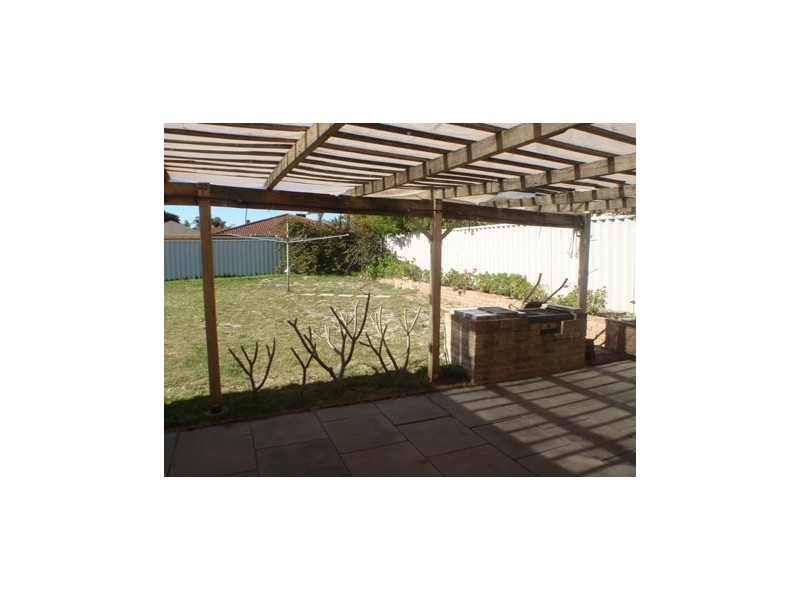 11 Augustus Way, Marangaroo WA 6064