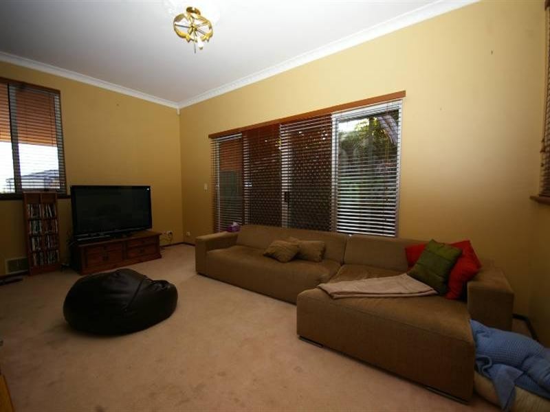 17 Island Retreat, Ballajura WA 6066
