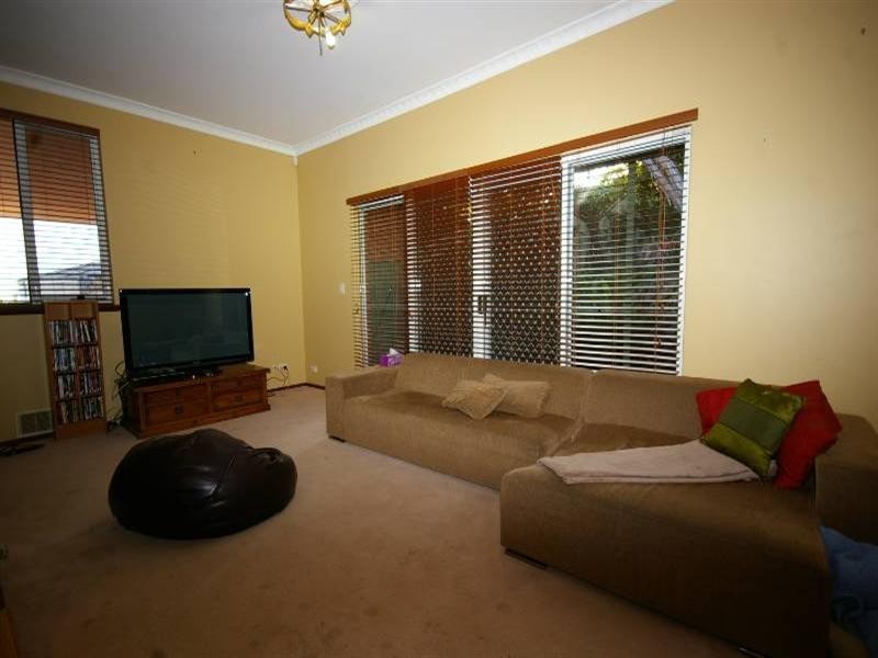 17 Island Retreat, Ballajura WA 6066