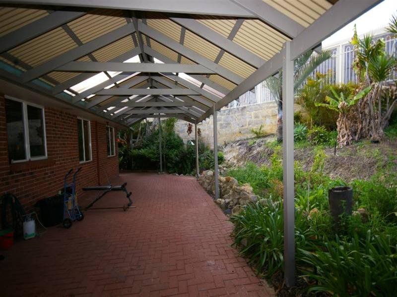 17 Island Retreat, Ballajura WA 6066
