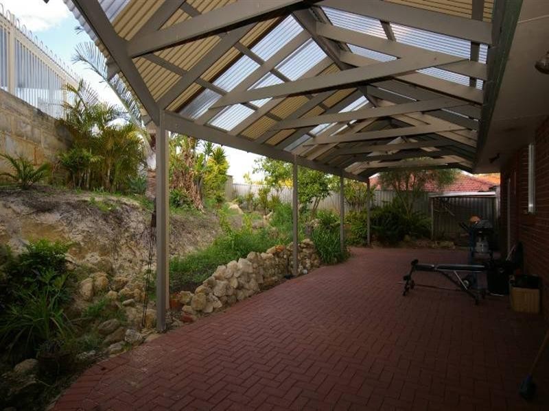 17 Island Retreat, Ballajura WA 6066