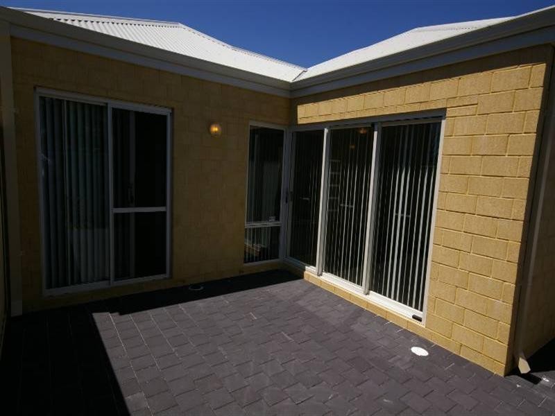 12c Findon Crescent, Westminster WA 6061