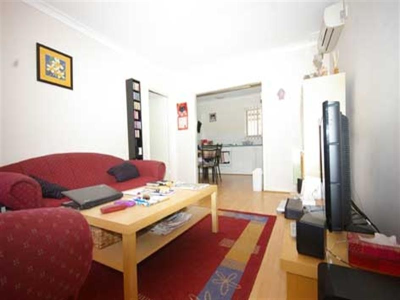 6D Connell Way, Girrawheen WA 6064