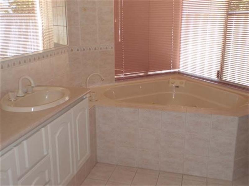 41 Adelphi Court, Marangaroo WA 6064