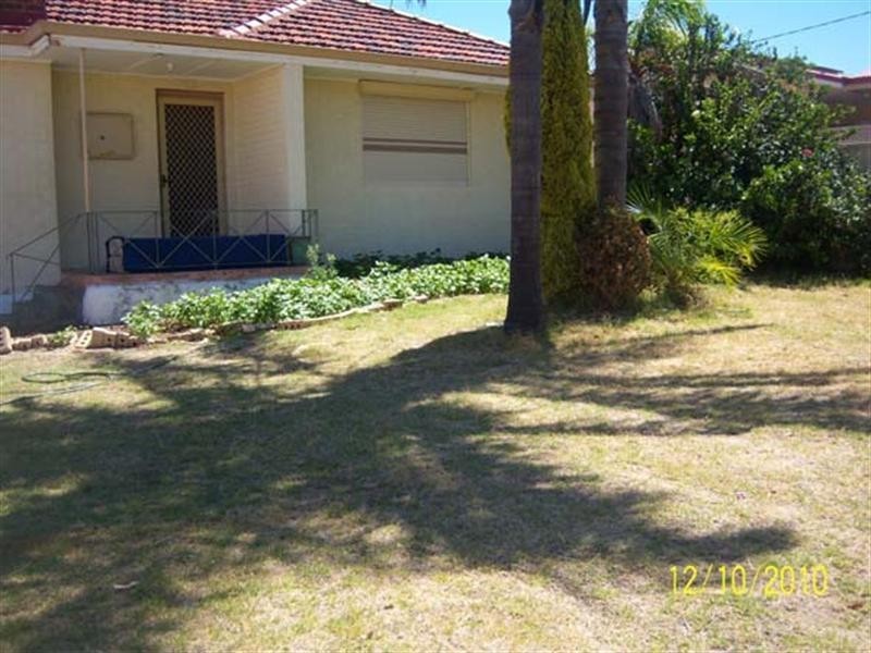 16 Peppering Way, Westminster WA 6061