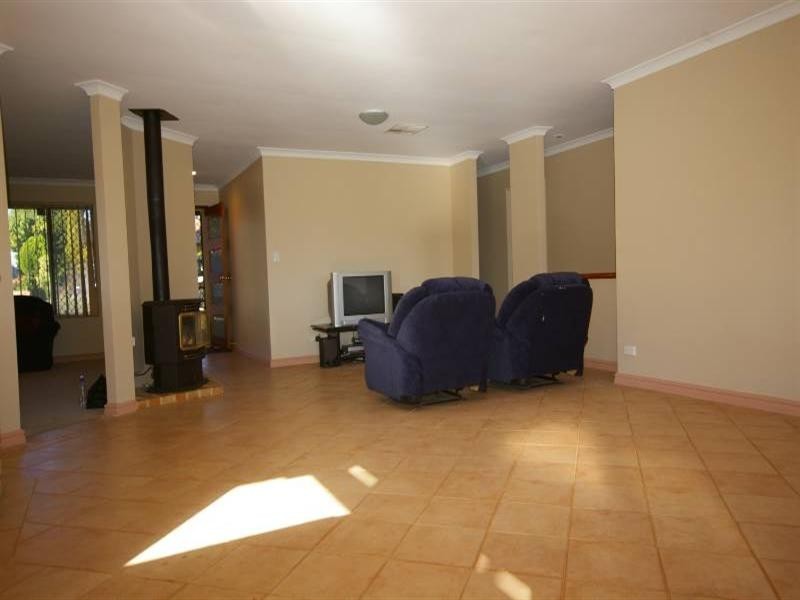 71 Hillcrest Road, Alexander Heights WA 6064