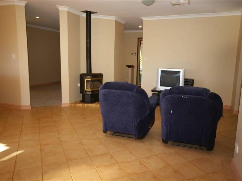 71 Hillcrest Road, Alexander Heights WA 6064