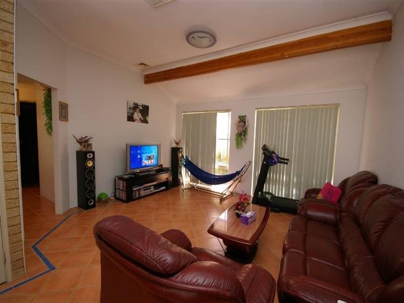 14 Uluru Gardens, Ballajura WA 6066