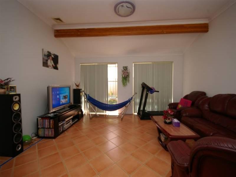 14 Uluru Gardens, Ballajura WA 6066