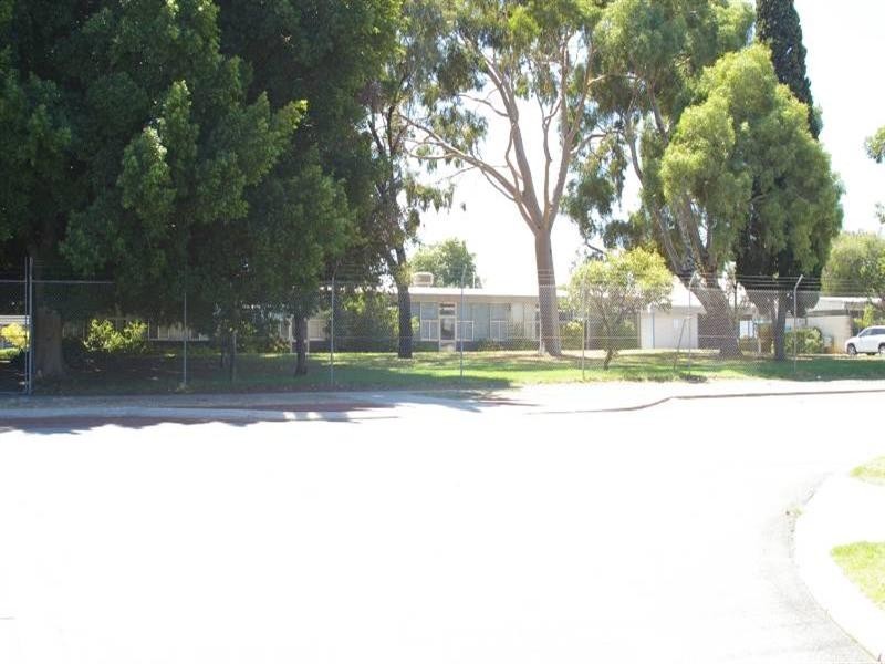 10 Fernhurst Crescent, Balga WA 6061