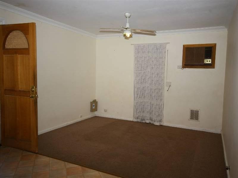 4 Chataway Road, Girrawheen WA 6064