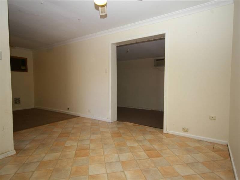 4 Chataway Road, Girrawheen WA 6064