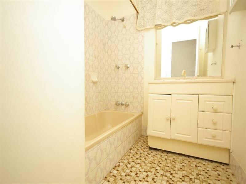 4 Chataway Road, Girrawheen WA 6064