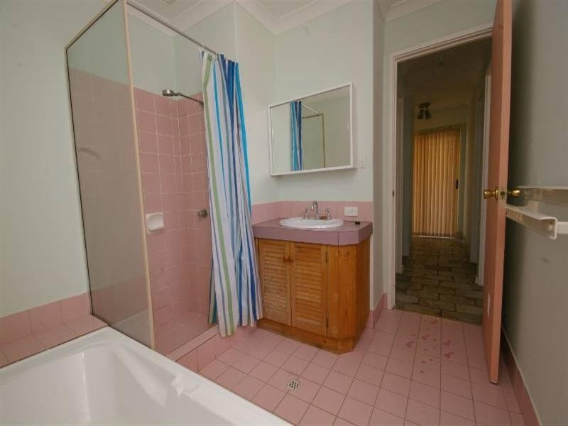 9 Beeston Crescent, Marangaroo WA 6064