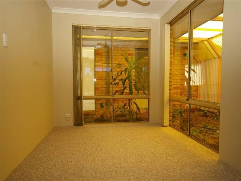 11 Farnell Place, Alexander Heights WA 6064